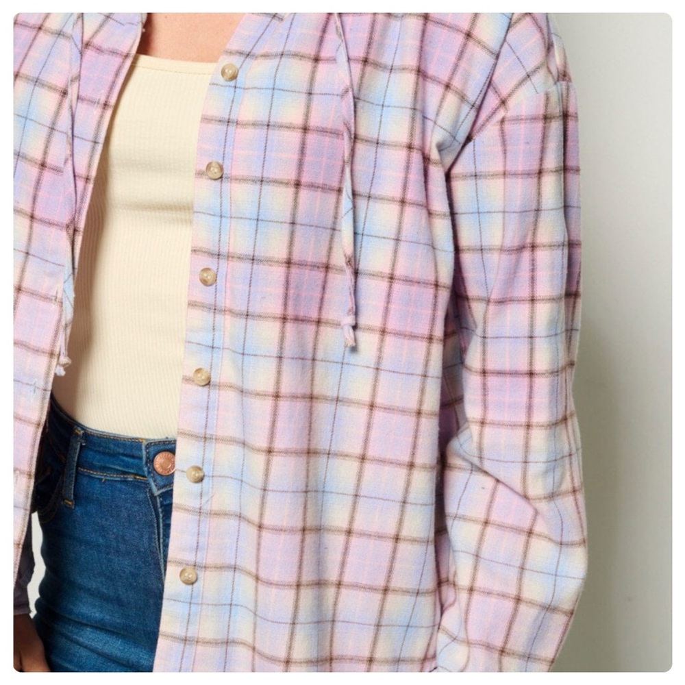 $20 start 121 2 LEFT 🎅🏻BUTTON UP HODDIE PLAID
TOP - Picture 2 of 6